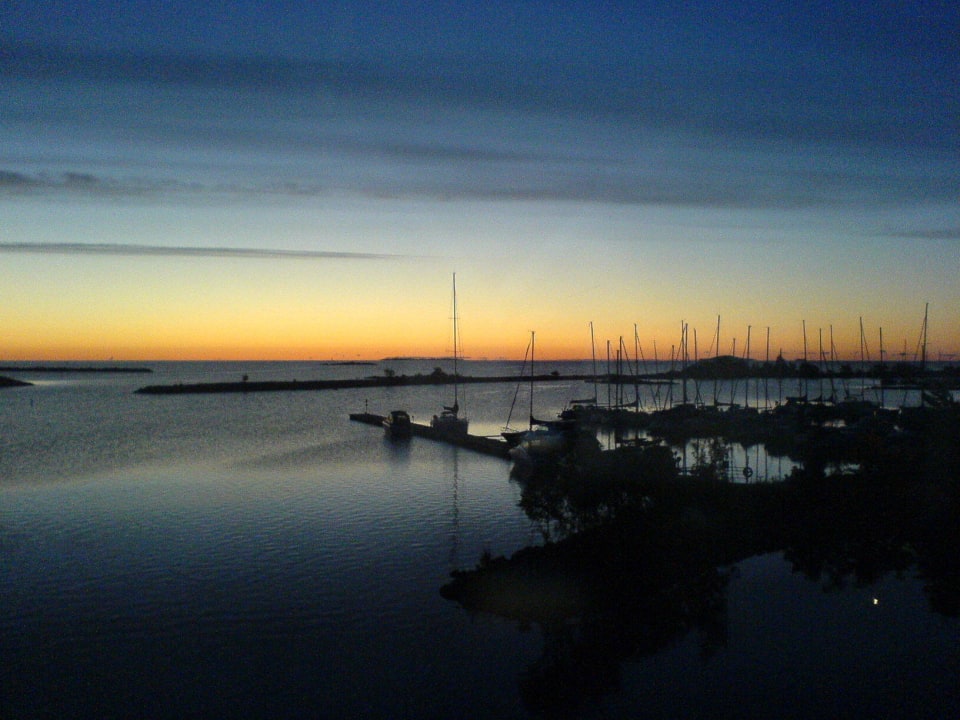 Yachthafen im Sonnenaufgang Best Western Hotel Corallen