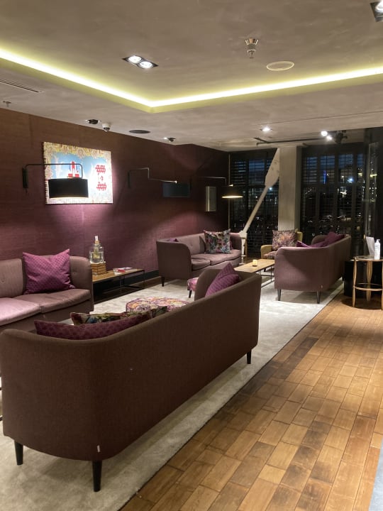 Lobby DoubleTree by Hilton Amsterdam - NDSM Wharf