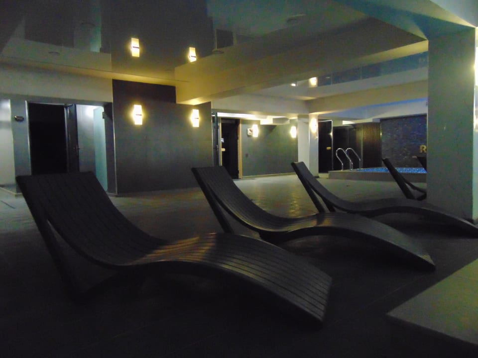 Pool Wyndham Garden Tashkent