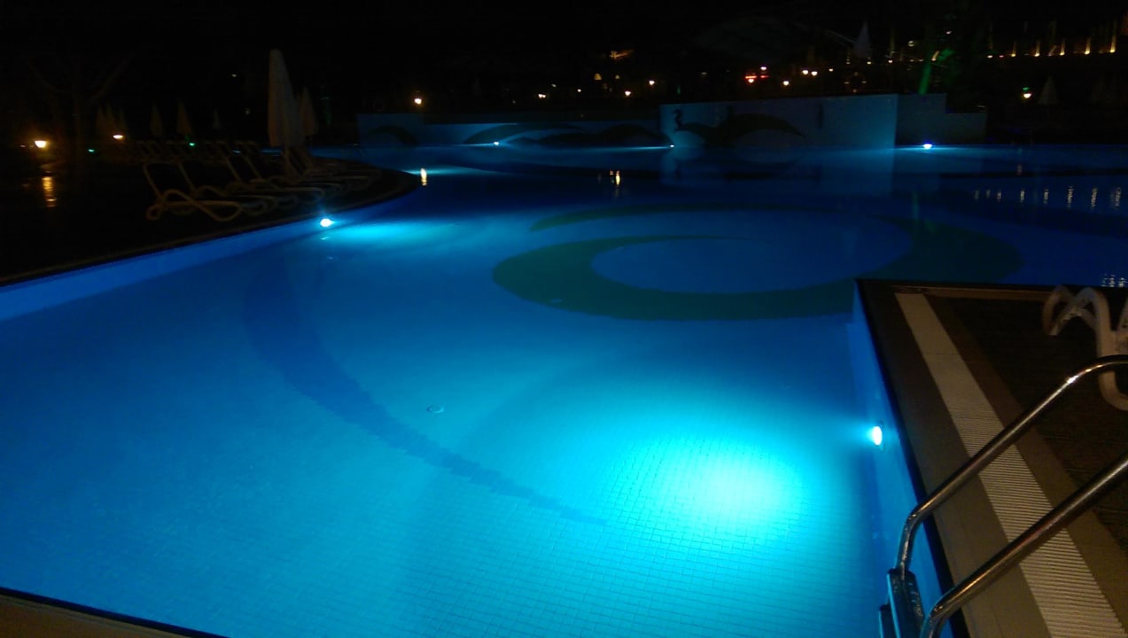 Pool bei Nacht Aydinbey Kings Palace & Spa