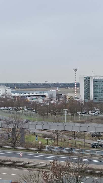 Ausblick Holiday Inn Express - Düsseldorf Airport