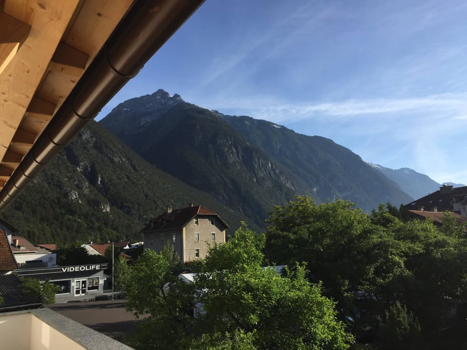 Morgendlicher Blick vom Balkon Hotel Enzian