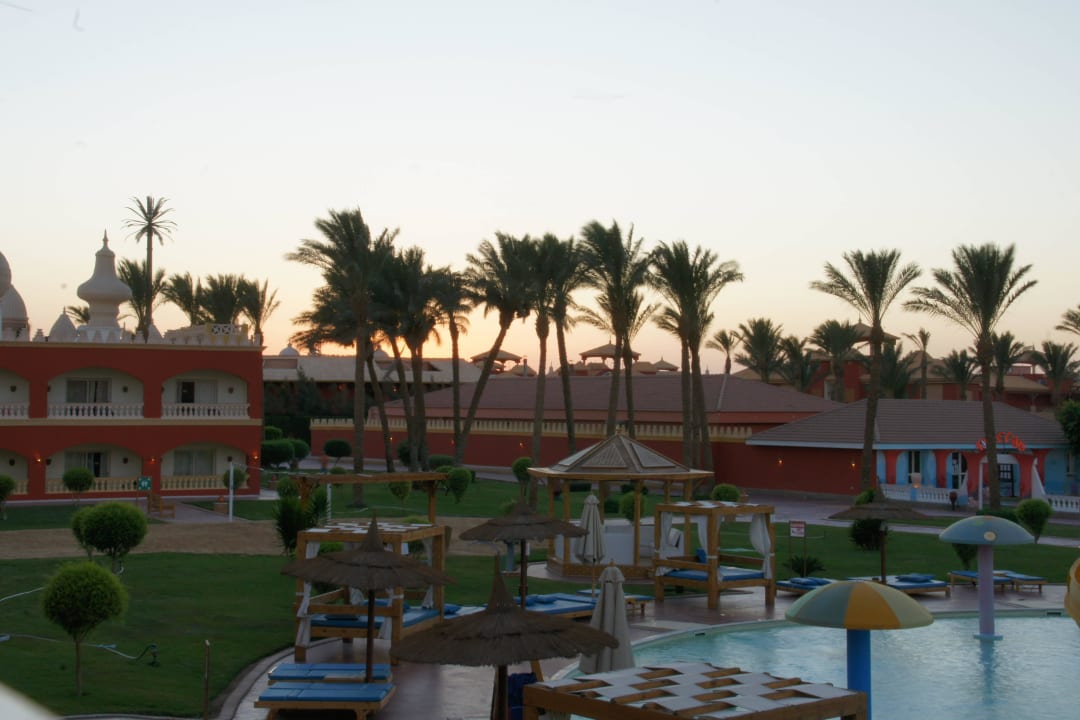 Widok z okna Pickalbatros Alf Leila Wa Leila Resort - Neverland Hurghada