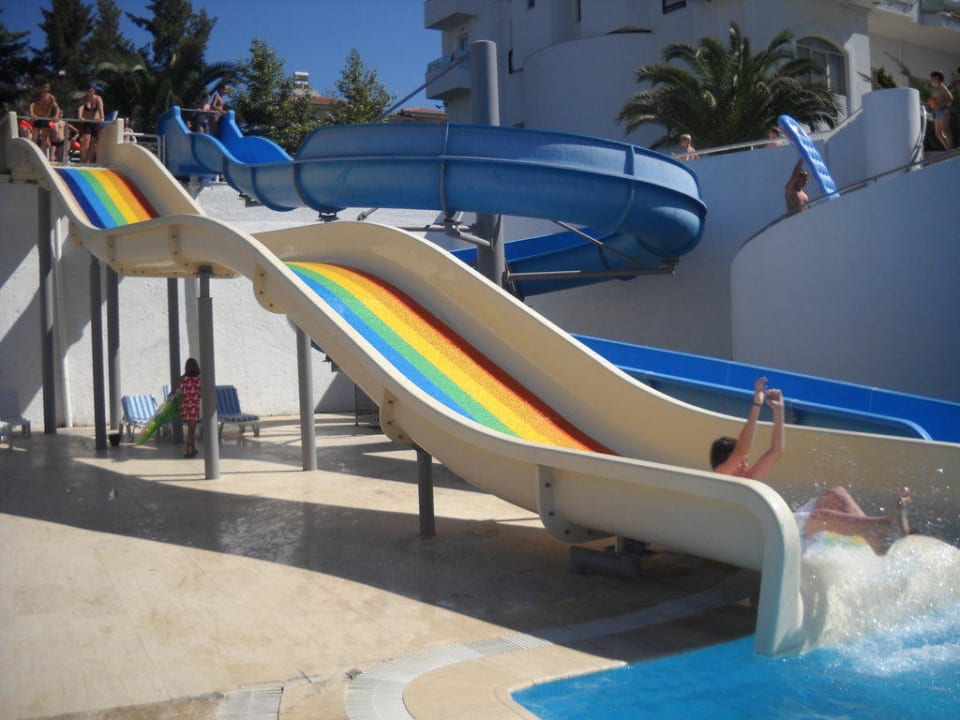 Man sieht, die Rutschen sind gut  Serenis Hotel