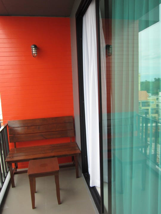 Kleiner Balkon mit Sitzgelegenheit Baan Nilrath Hotel