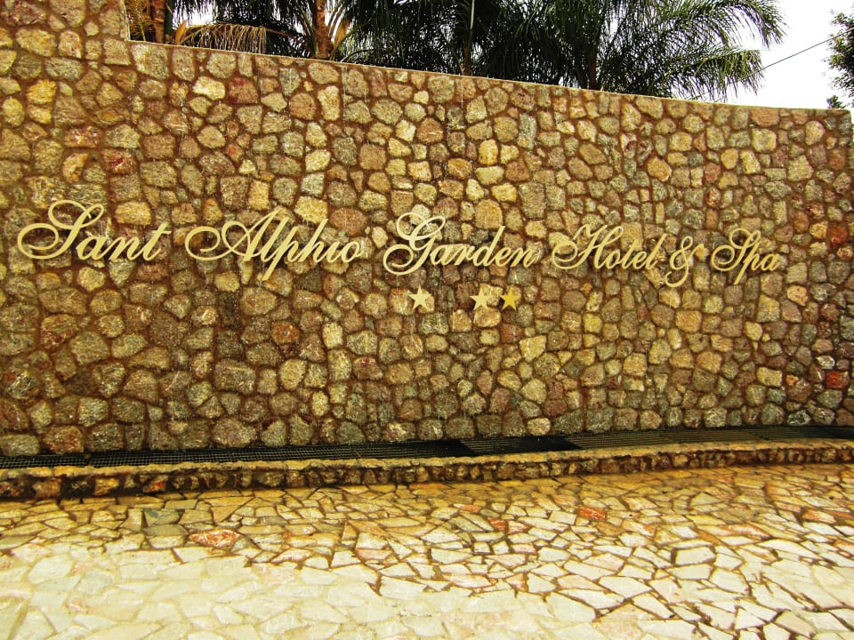 Den 4. Stern gibt es nicht Sant Alphio Garden Hotel & Spa