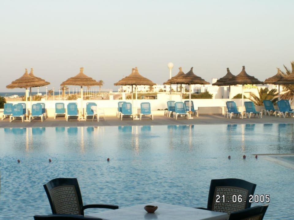 Blick von der Bar über den Ruhepool Calimera Yati Beach