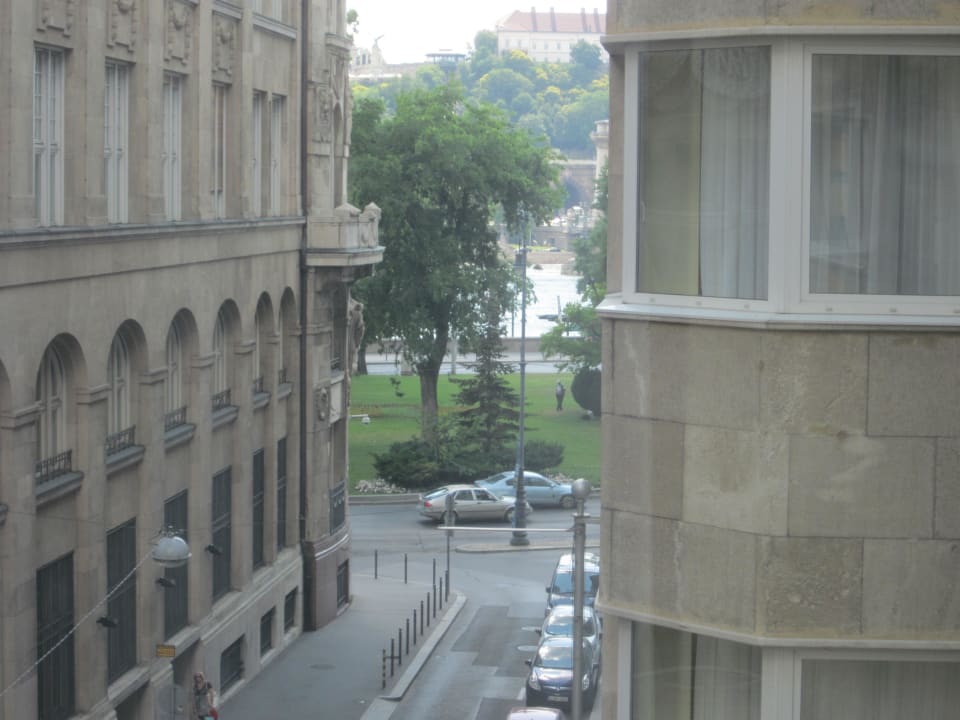 Blick aus dem 3.ten Stock auf die Donau  Hotel Starlight Suiten