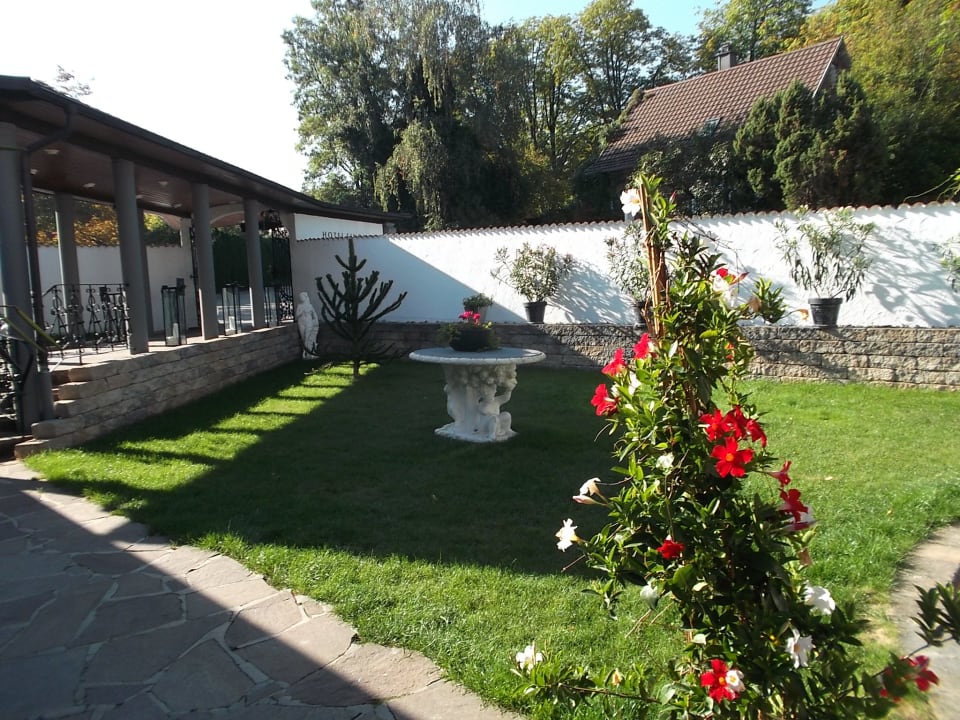 Gartenanlage Boutiquehotel Goldhahn