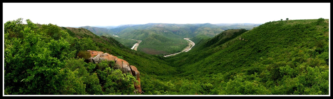 Schleife des Phongolo River Ntshondwe Camp