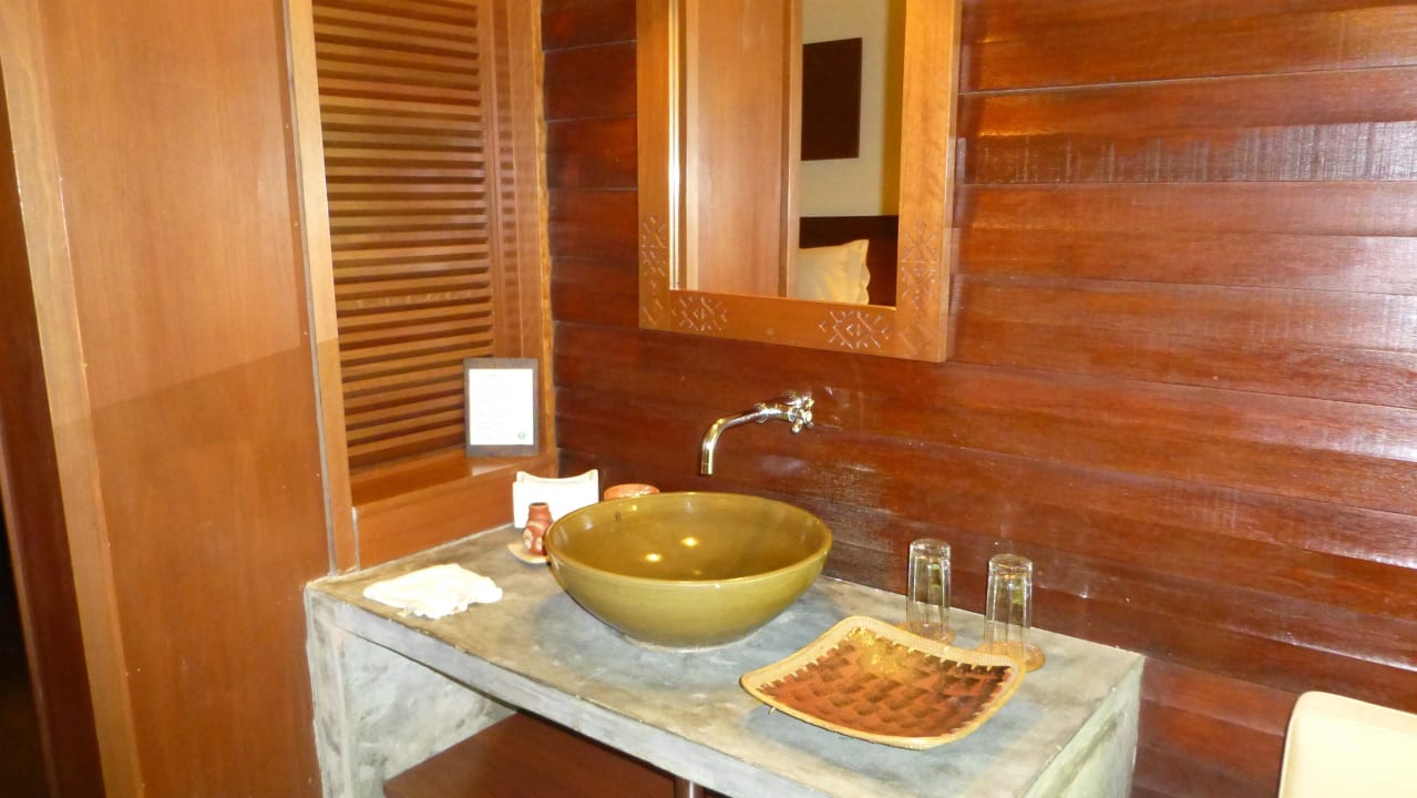 Bad Hotel Sukau Rainforest Lodge