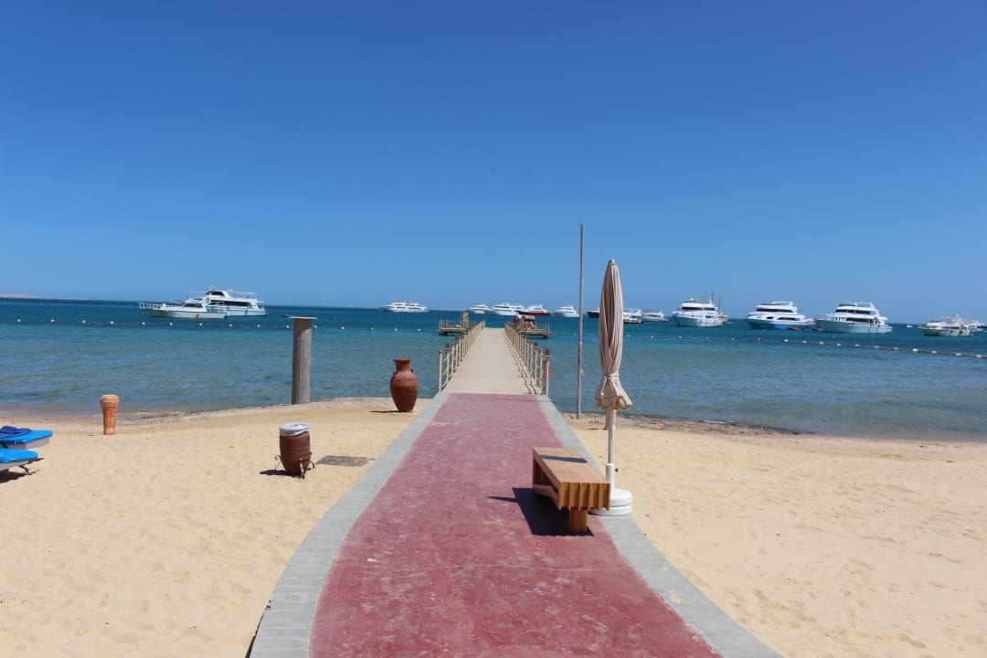 Steg um ins Tiefe Wasser zu gelangen Pickalbatros White Beach Resort - Hurghada