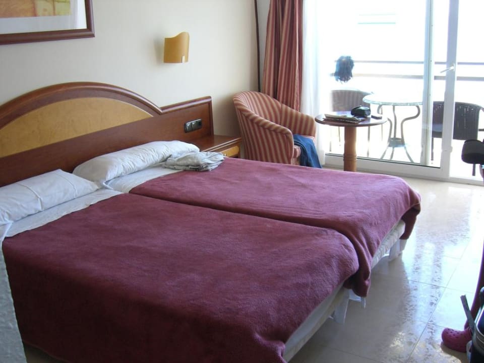 Bett in der Juniorsuite CM Playa del Moro