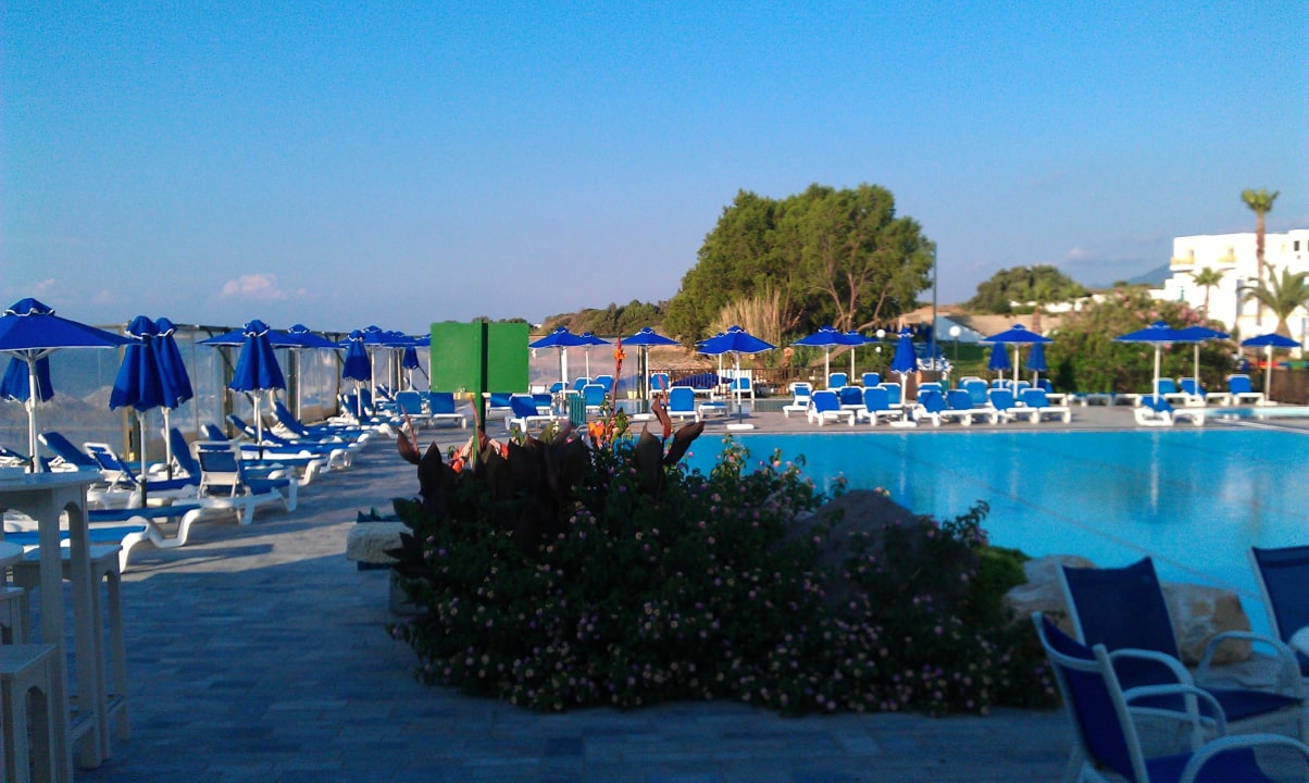 Pool mit Liegebereich Mastichari Bay Hotel