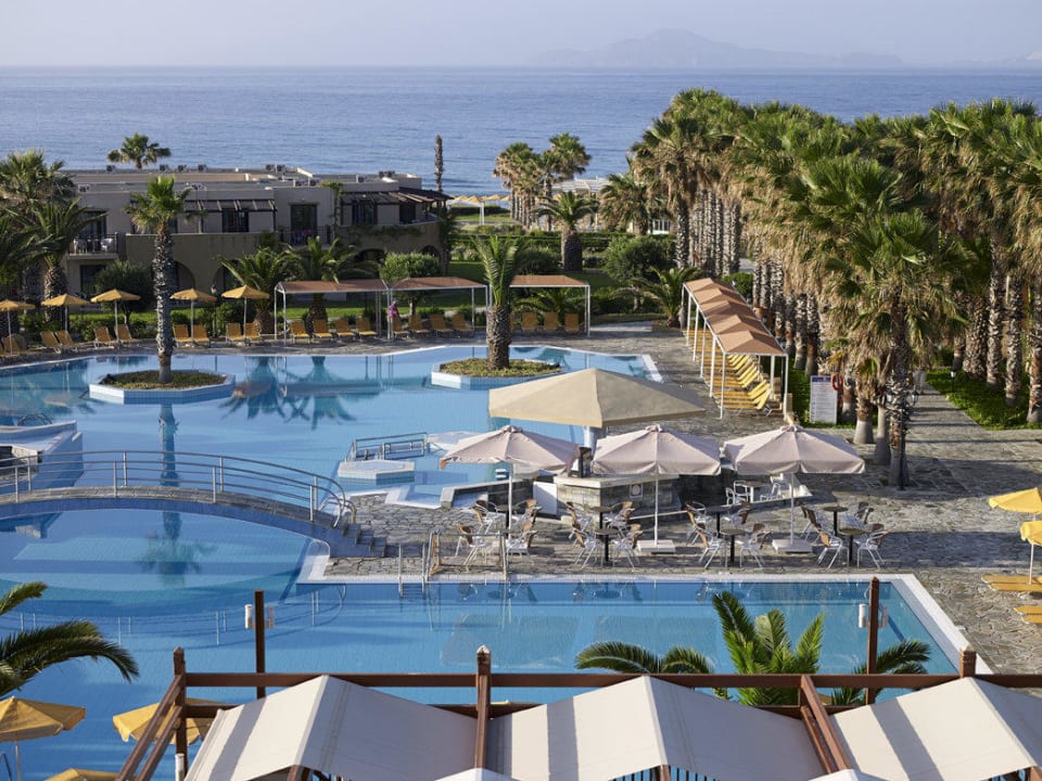 The pool view Porto Bello Beach