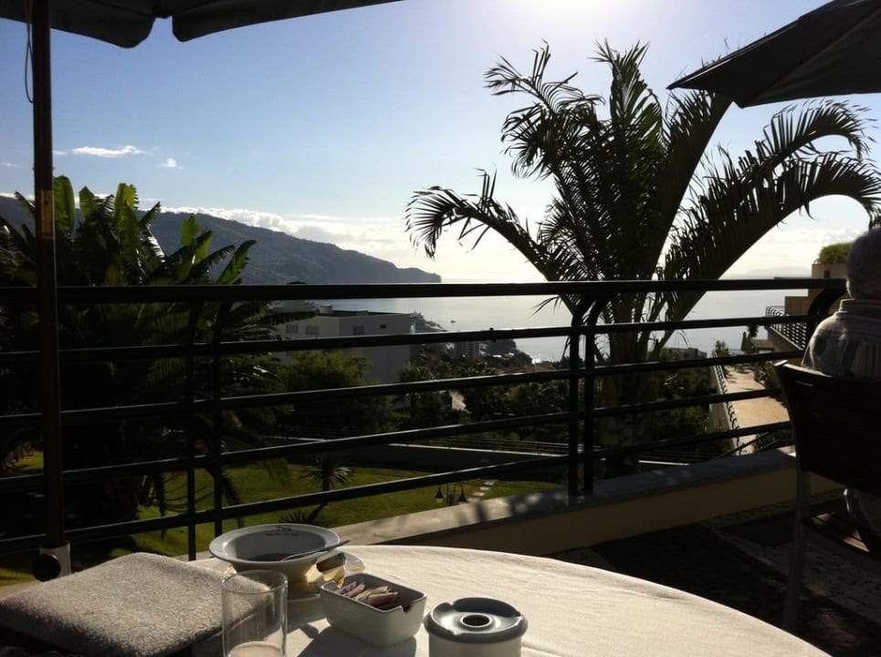 Ausblick von der Frühstücksterrasse Hotel Madeira Panoramico
