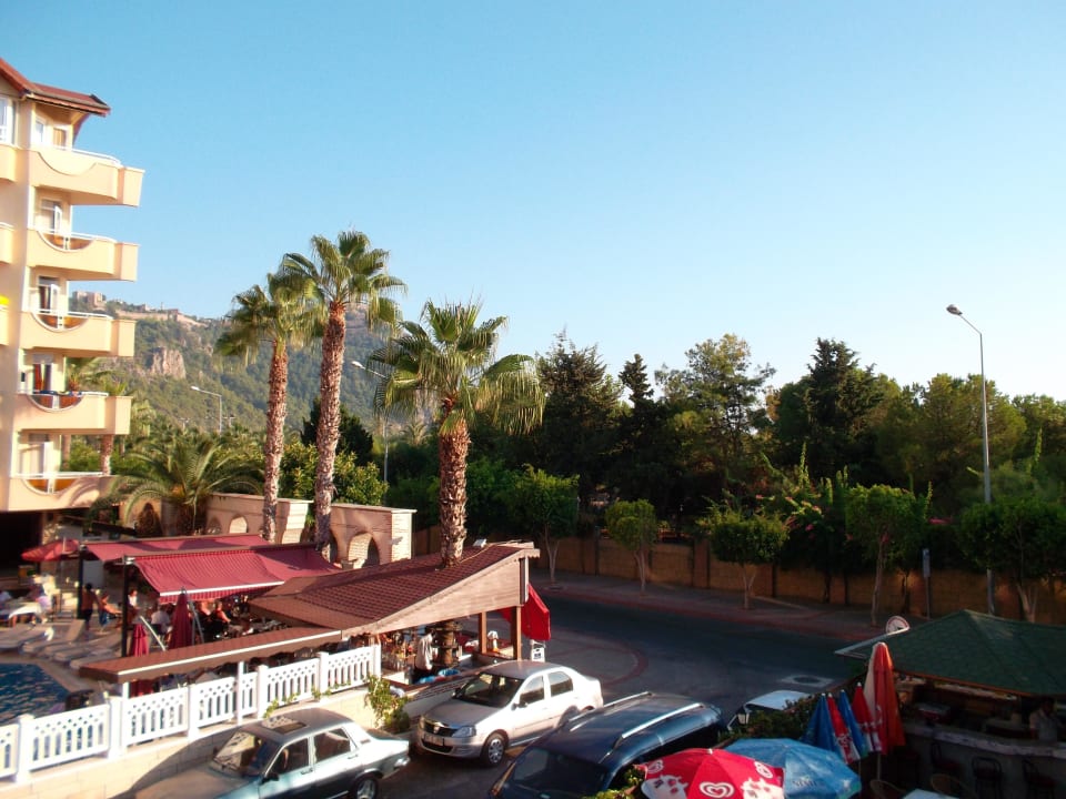 Aussicht vom Balkon in der 1.Etage Hatipoglu Beach Hotel