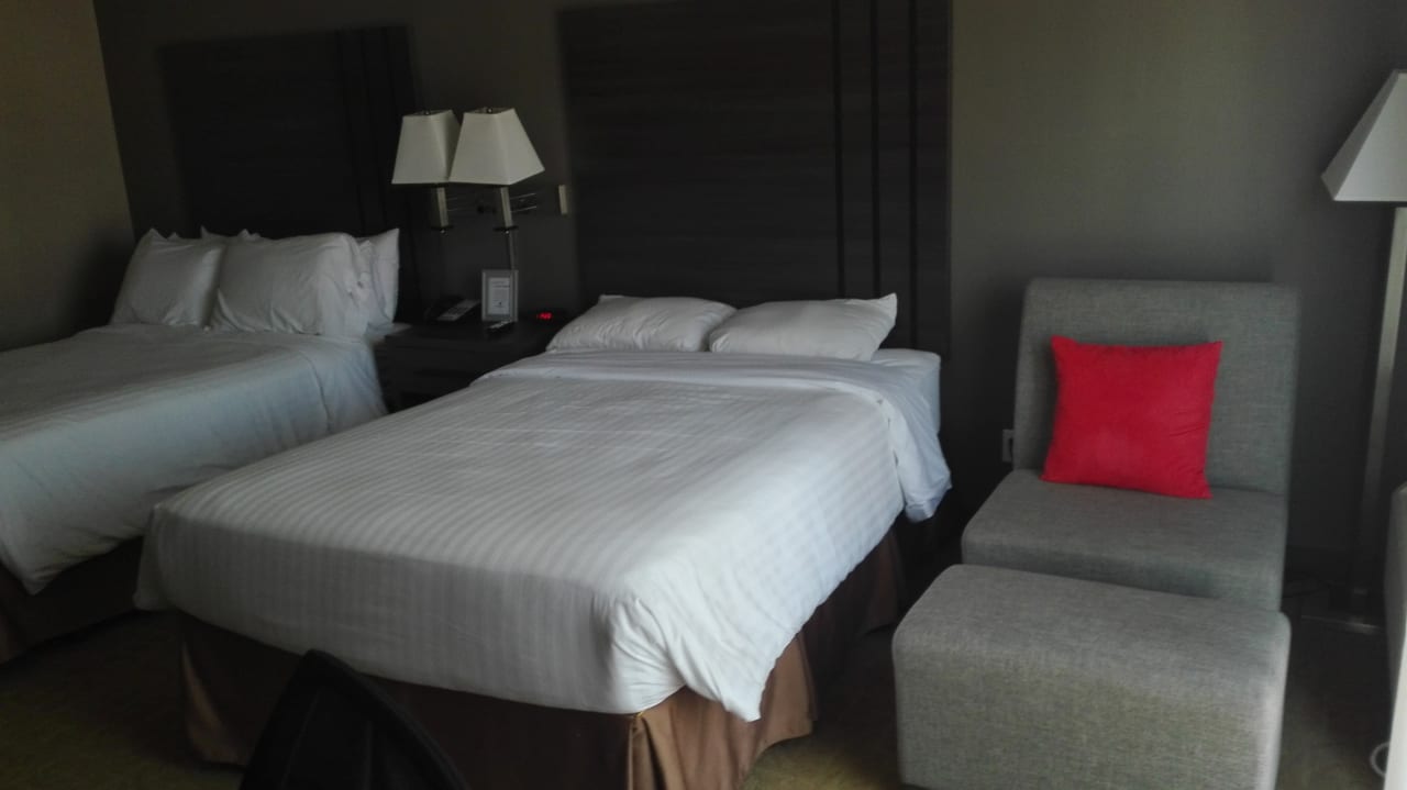 Zimmer GreenTree Inn & Suites Alhambra