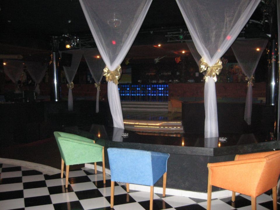 Tanzfläche der Disco Grand Palladium Select White Sand Resort & Spa