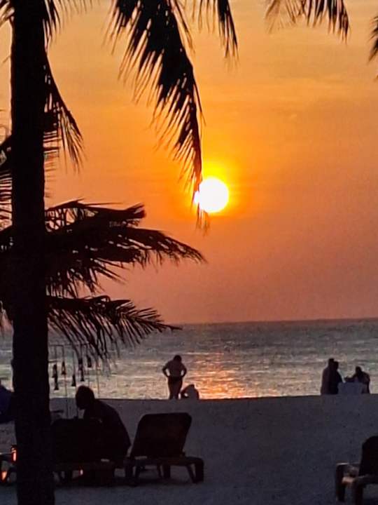 Strand Kuredu Island Resort & Spa