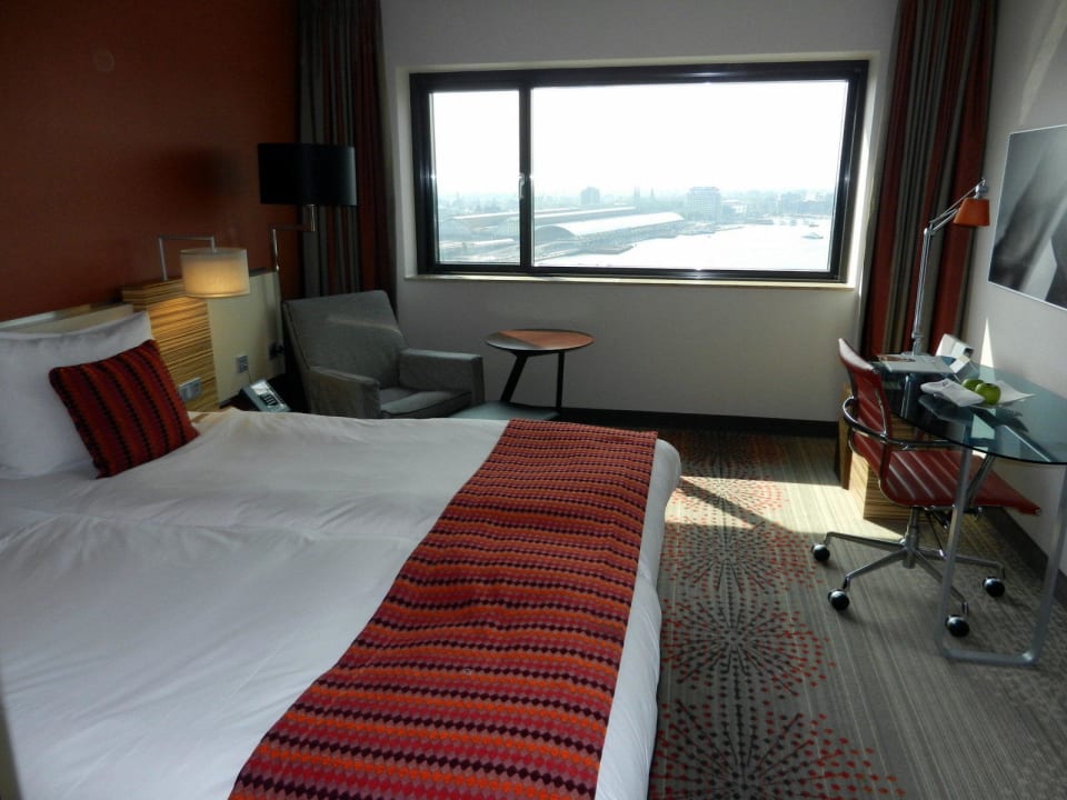 Zimmer mit tollem Ausblick Mövenpick Hotel Amsterdam City Centre