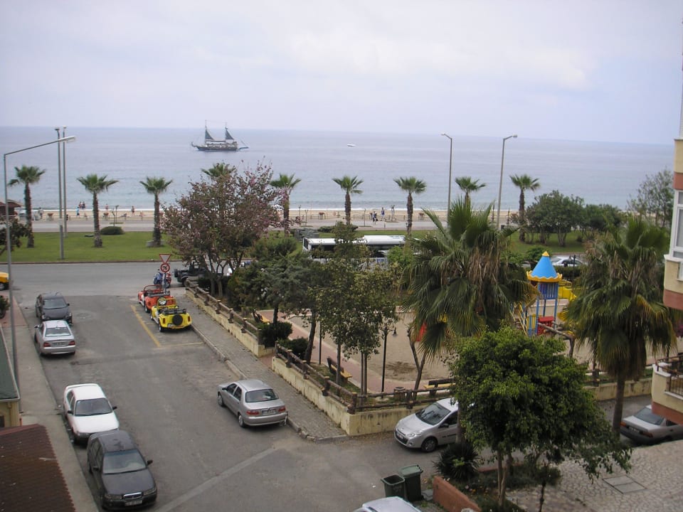 Uitzicht vanaf het balkon Hotel Kleopatra Alis