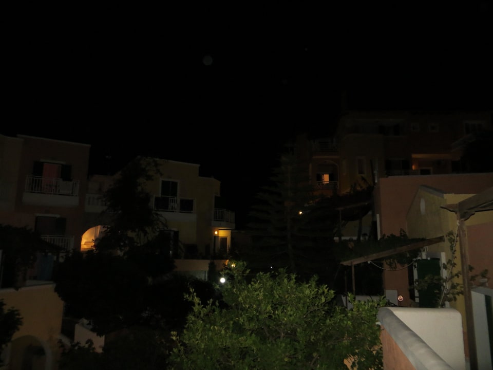 Hotel bei Nacht Ormos Atalia Village
