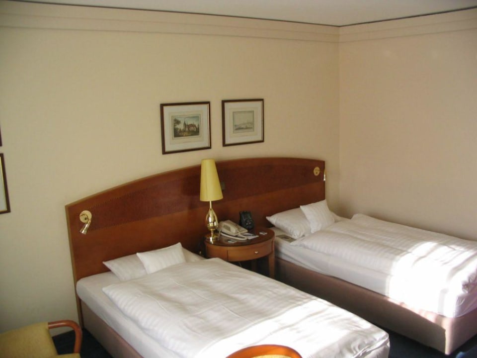 Zimmer 3004 Blick vom Fenster auf die Betten Hilton Dresden