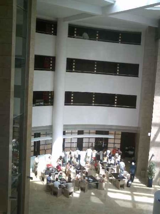 Blick von Gallerie auf Hotelbar in Lobby Hotel Abades Nevada Palace