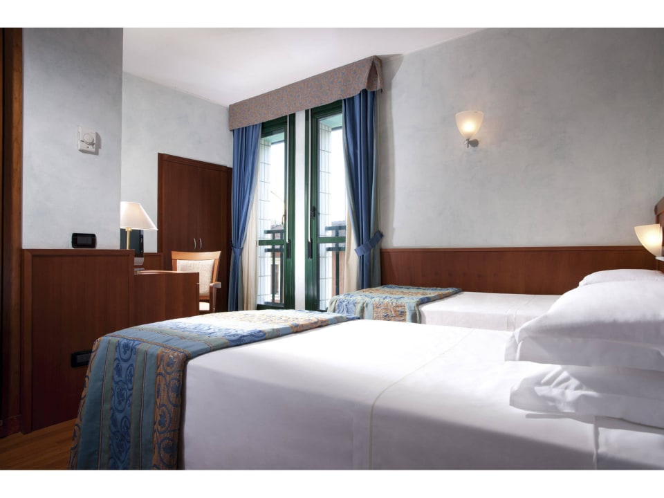 Twin Room Hotel Raffaello Milano