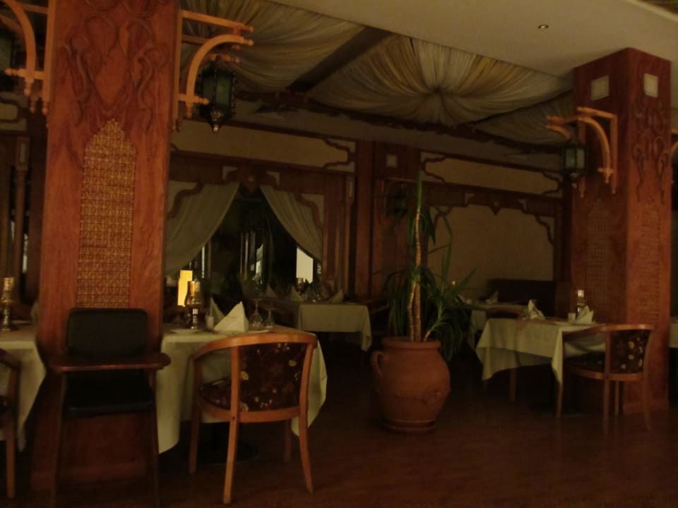 El Khan Imperial Shams Abu Soma