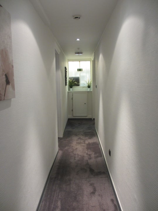 Gang zu den Zimmern EtC...Hôtel