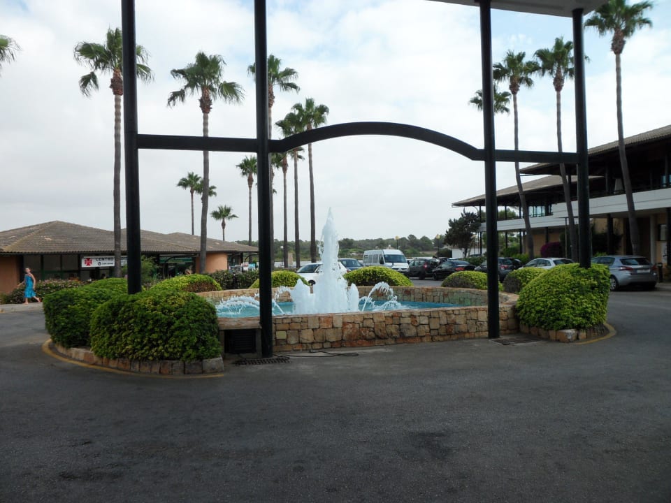 Brunnen vor dem Hoteleingang Blau Colònia Sant Jordi