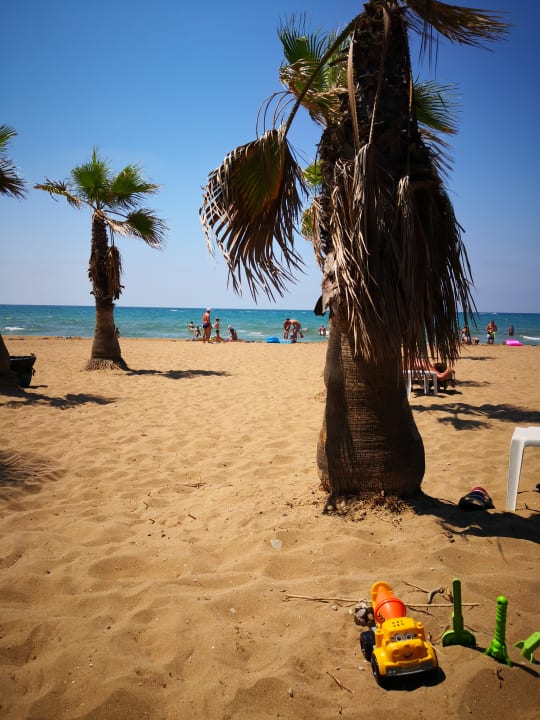 Strand Club Grand Side