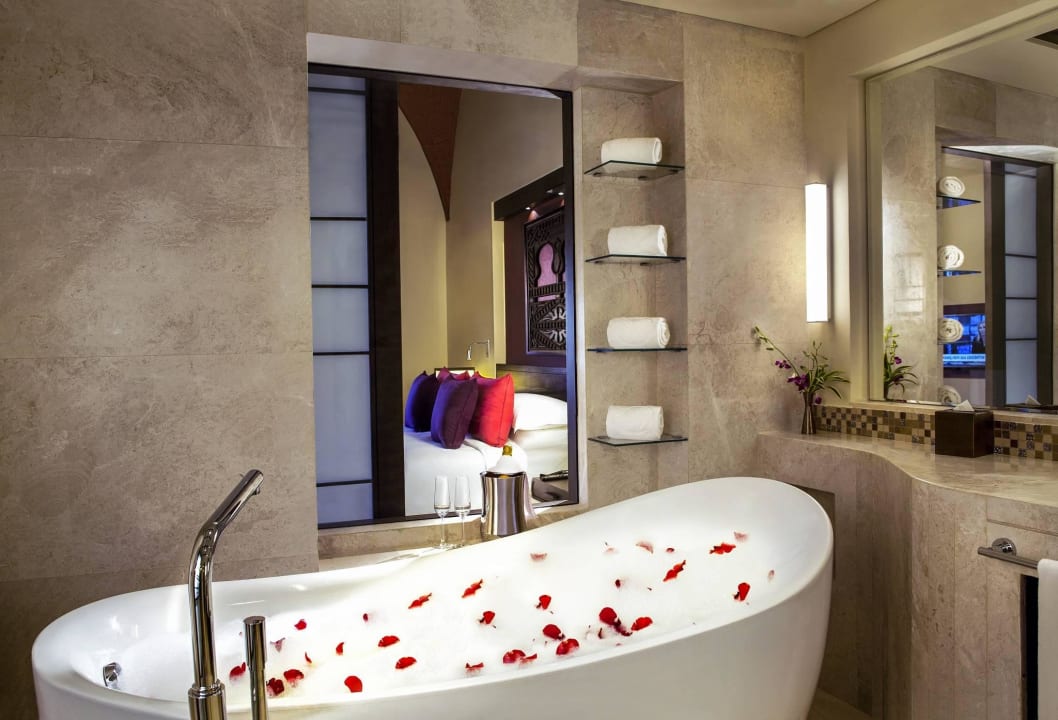 Deluxe Suite - King Bed bathroom Salalah Rotana Resort