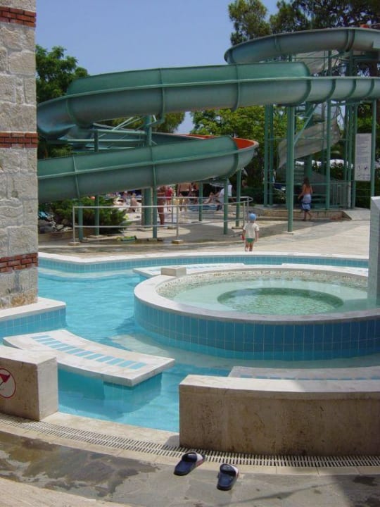 Der Whirlpool plus ein Teil der Rutsche Ulusoy Kemer Holiday Club