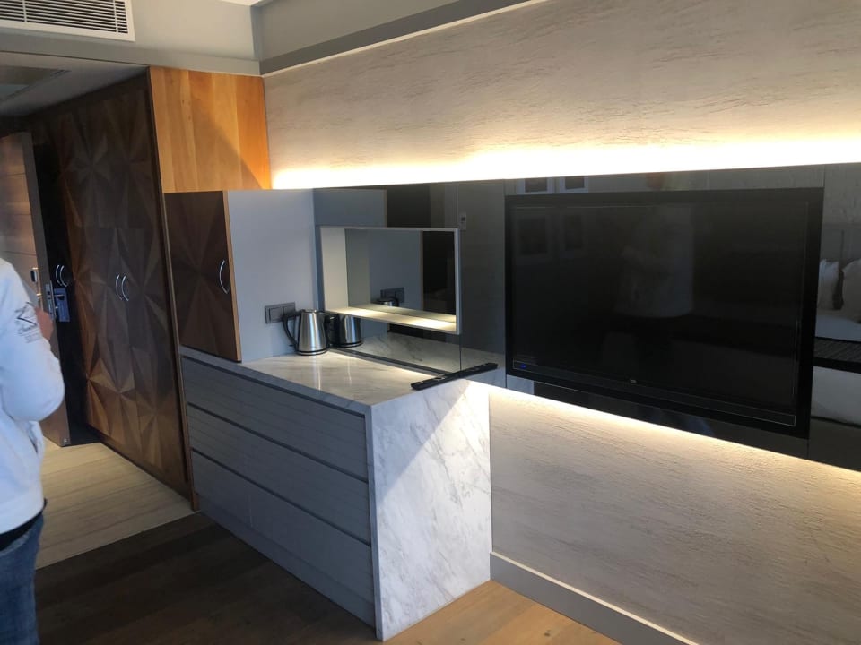 Zimmer Acanthus Cennet Barut Collection