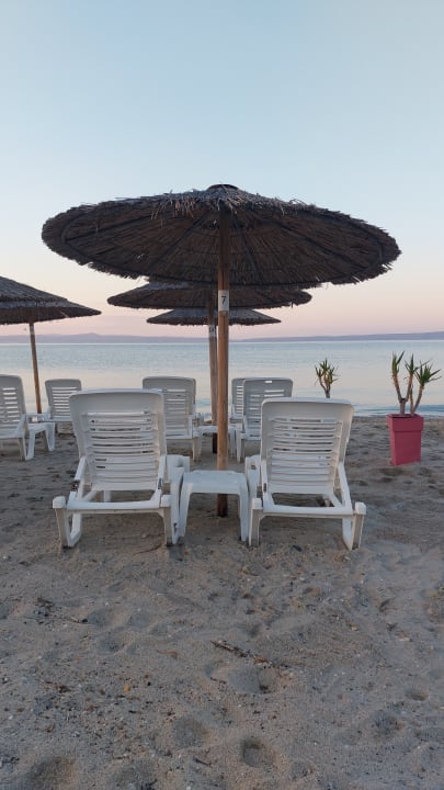 Strand Royal Hotel and Suites