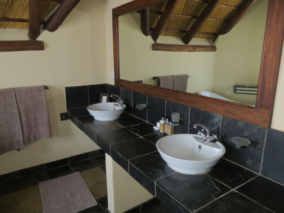 Zimmer Kololo Game Reserve Accommodation
