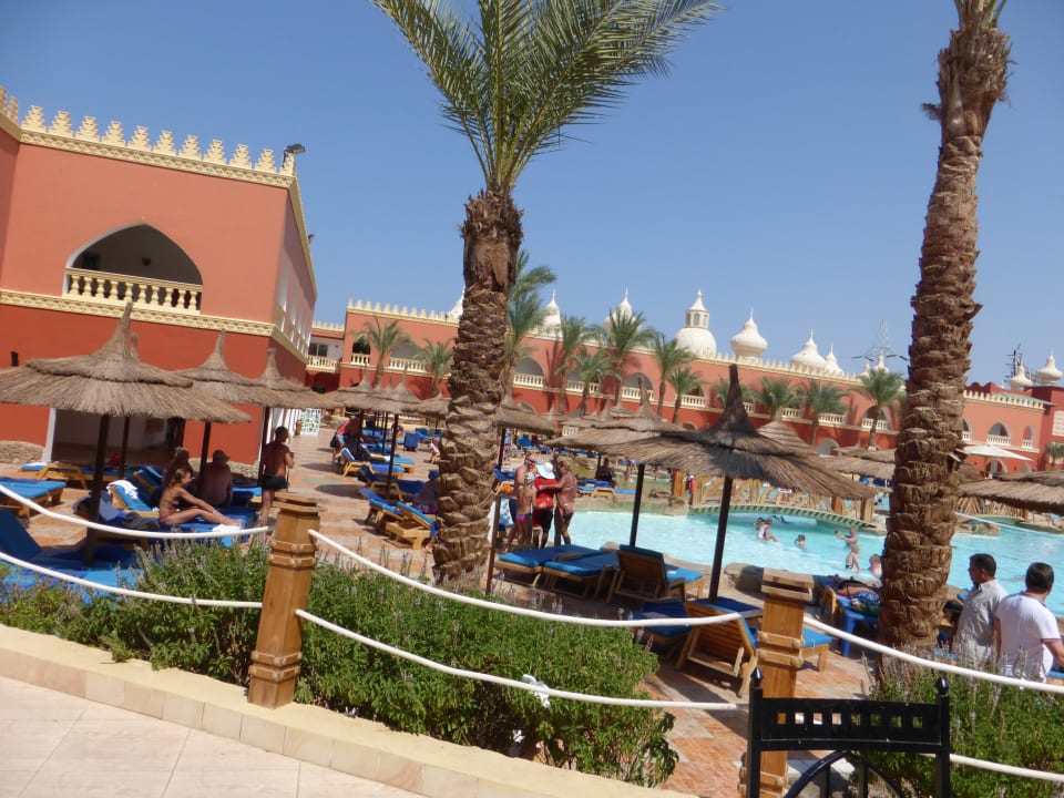 Basen główny Pickalbatros Alf Leila Wa Leila Resort - Neverland Hurghada