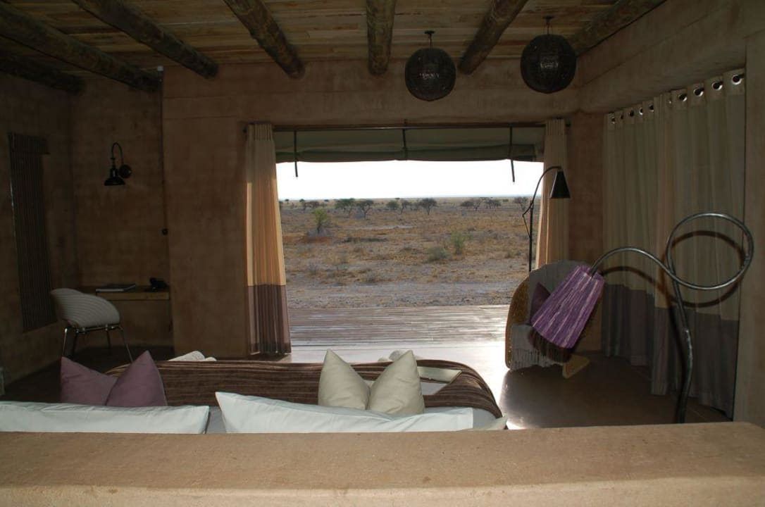 Blick vom Zimmer auf die Fisher's Pan Onguma Game Reserve - The Fort Plains Camp