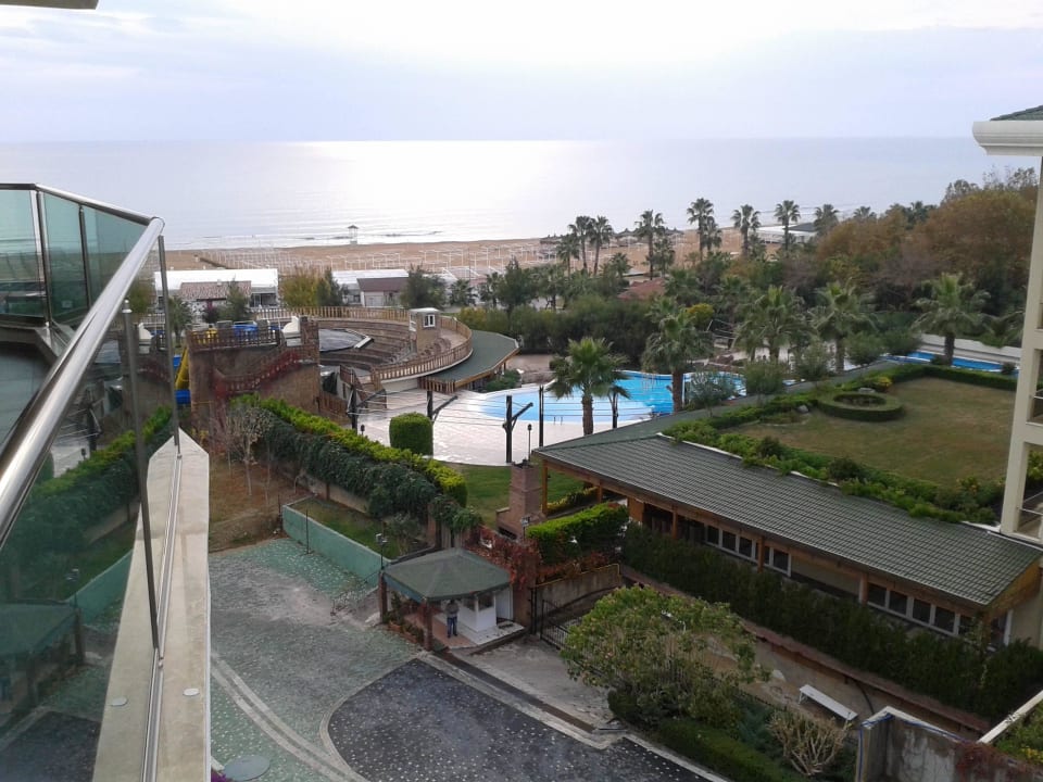 Auch viel Bäume in der Poolanlage Adalya Resort & Spa - Adults Only