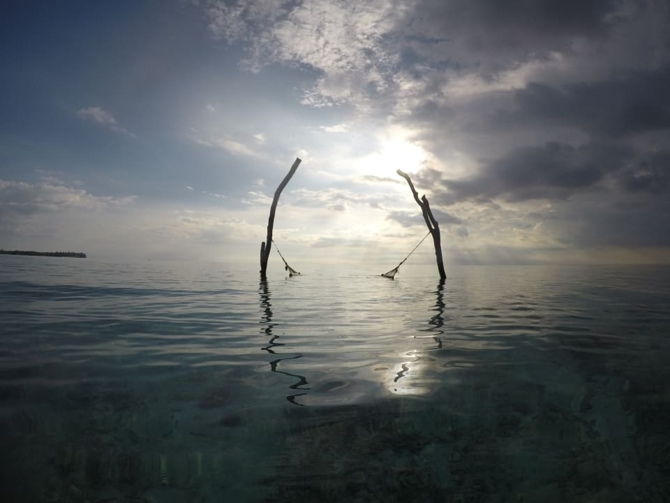 Hängematte im Wasser  Summer Island Maldives