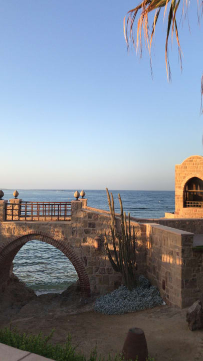 Brücke zur Bar „Top of the Rock“ Mövenpick Resort El Quseir