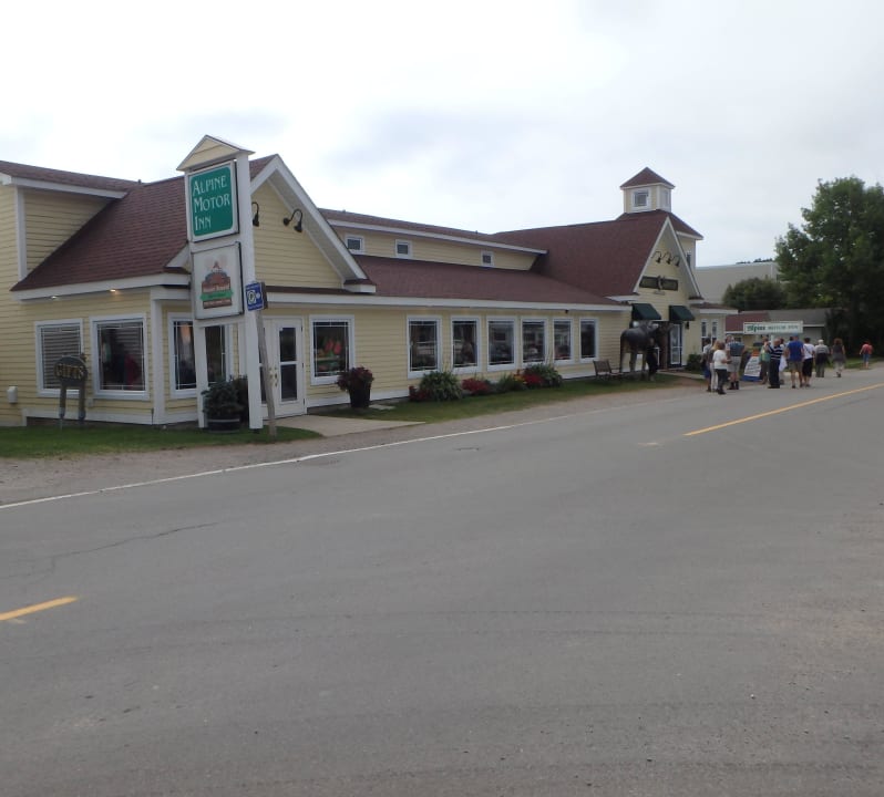 Außenansicht Haupthaus Motel Alpine Motor Inn