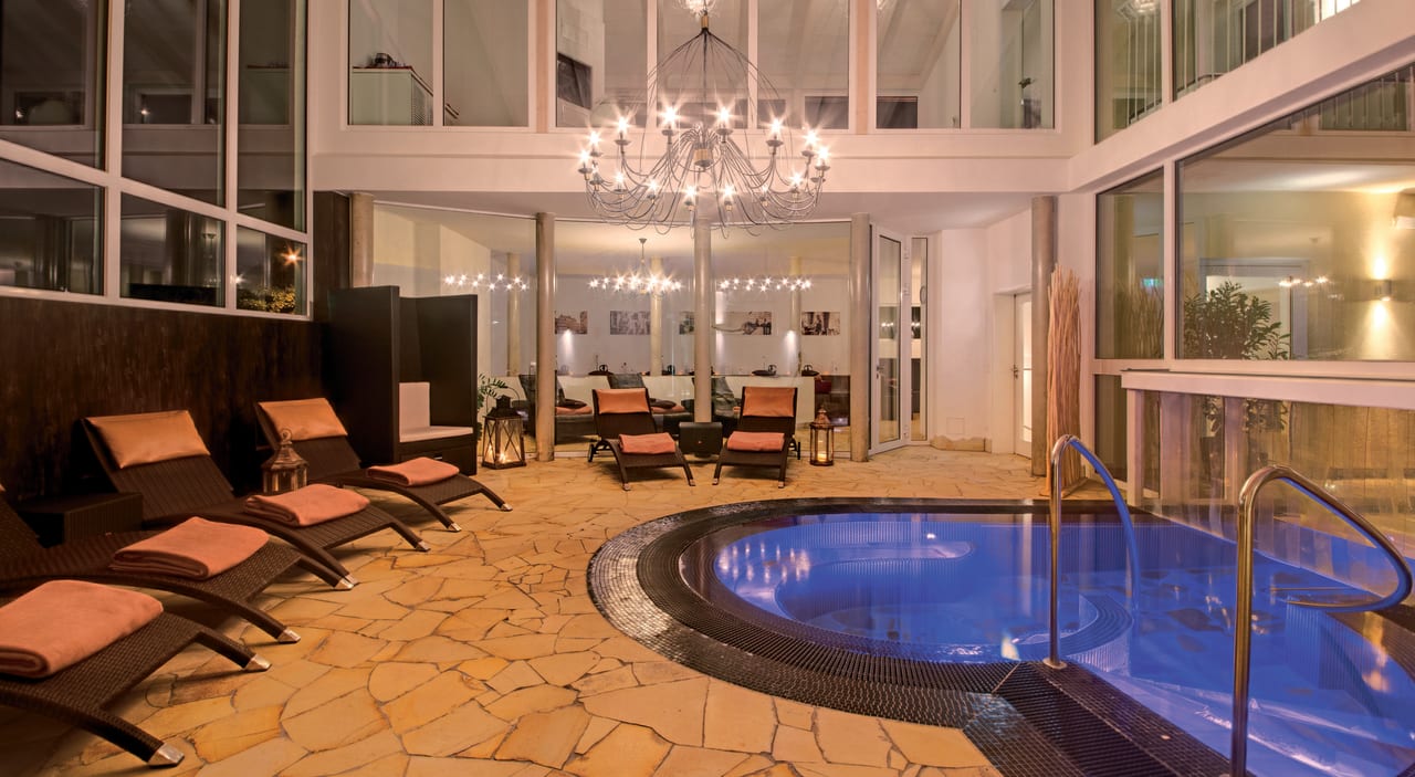 Whirlpool zum Außenpool LIFESTYLE Resort Zum Kurfürsten