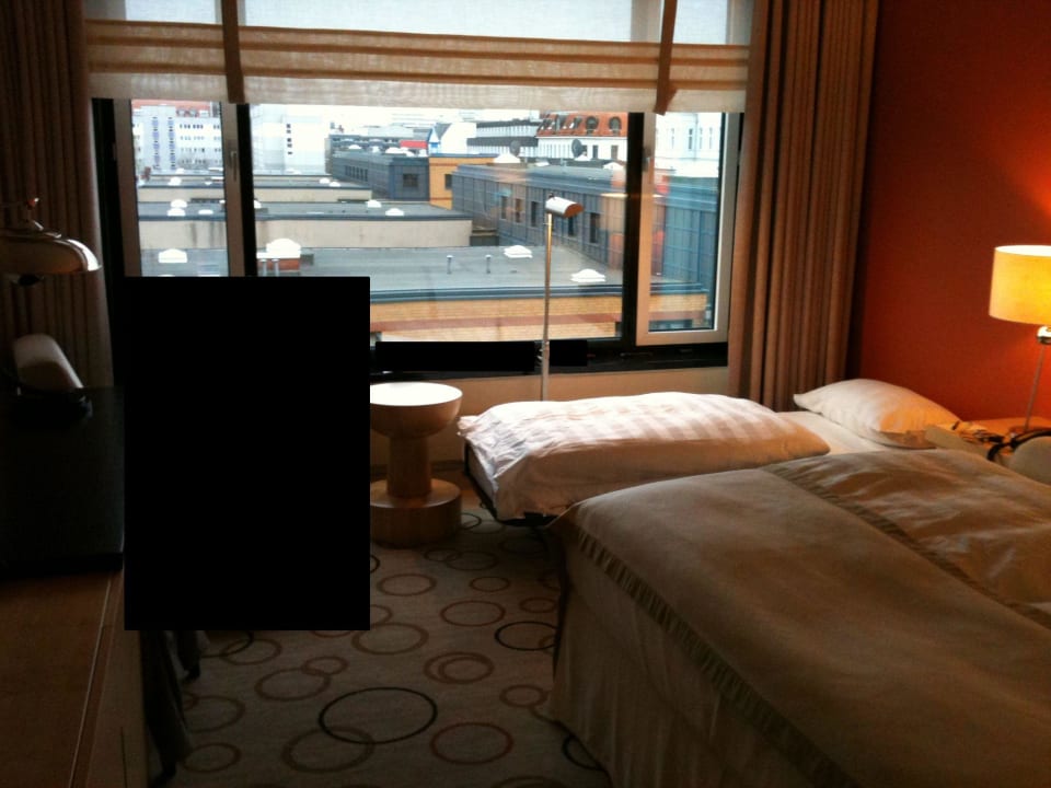 Standardzimmer, hier mit Extrabett Sheraton Berlin Grand Hotel Esplanade