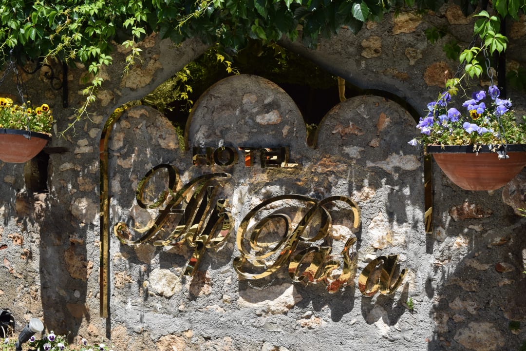 Eingang des Hotels Alp Pasa Hotel - Special Class