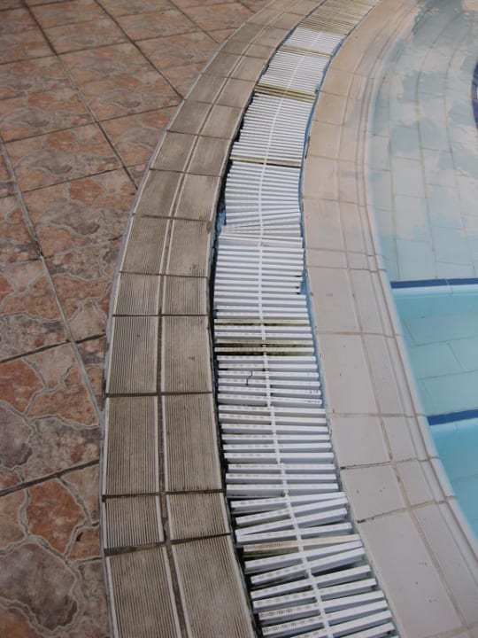 Überlauf  des Hauptpools db San Antonio Hotel + Spa