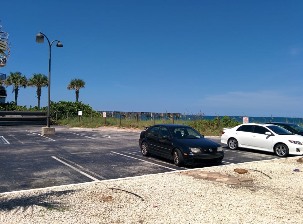 Parkplatz hinter dem Hotel Hotel Surf Club
